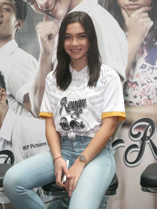 Pengalaman luar biasa terlibat dalam film layar lebar didapatkan Angela Gilsha. Pemeran yang mengawali dari Gadis Sampul 2010 itu pertama kali terlibat dalam dunia akting melalui sinetron Duyung pada 2015. (Nurwahyunan/Bintang.com)