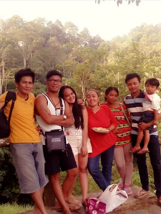 Sebagai syarat perdamaian, Andhika lantas resmi menikahi Caca pada 9 Februari 2013. Dua jam setelah nikah, Andhika kembali ke tahanan, guna menyelesaikan sisa hukumannya. (Instagram/maesaandika)