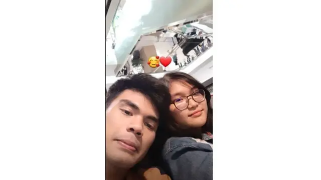 Sudah Punya Pacar, Ini 6 Momen Mesra Ojan 'Tatap Mata Saya' dengan Kekasih