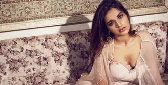 Nidhhi Agerwal merupakan artis pendatang baru di dunia hiburan Bollywood. Gadis cantik ini memulai kariernya di dunia akting melalui film Munna Michael pada 2017. (Foto: instagram.com/nidhhiagerwal)