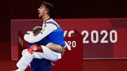 Atlet berusia 19 tahun itu berhasil meraih medali perak dalam cabang olahraga taekwondo pada Minggu (25/7/2021). (Foto/AFP/Javier Soriano)