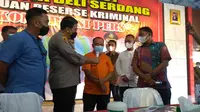 Pria paruh baya jual surat hasil PCR palsu