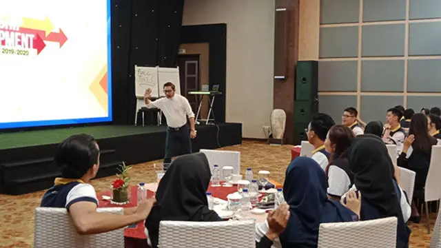 Motivasi yang Menginspirasi Bersama James Gwee Warnai Pelatihan Beswan Djarum