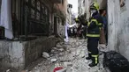 Personil dan penduduk darurat Palestina memeriksa kerusakan setelah serangan pasukan Israel di kamp pengungsi Balata di pinggiran Nablus di Tepi Barat yang diduduki pada awal 16 Agustus 2023. (AFP/Zain Jaafar)