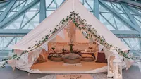 Bandara Changi Singapura menawarkan layanan glamping di masa pandemi. (dok. Instagram @changiairport/https://www.instagram.com/p/CHsBsVqgspg/)