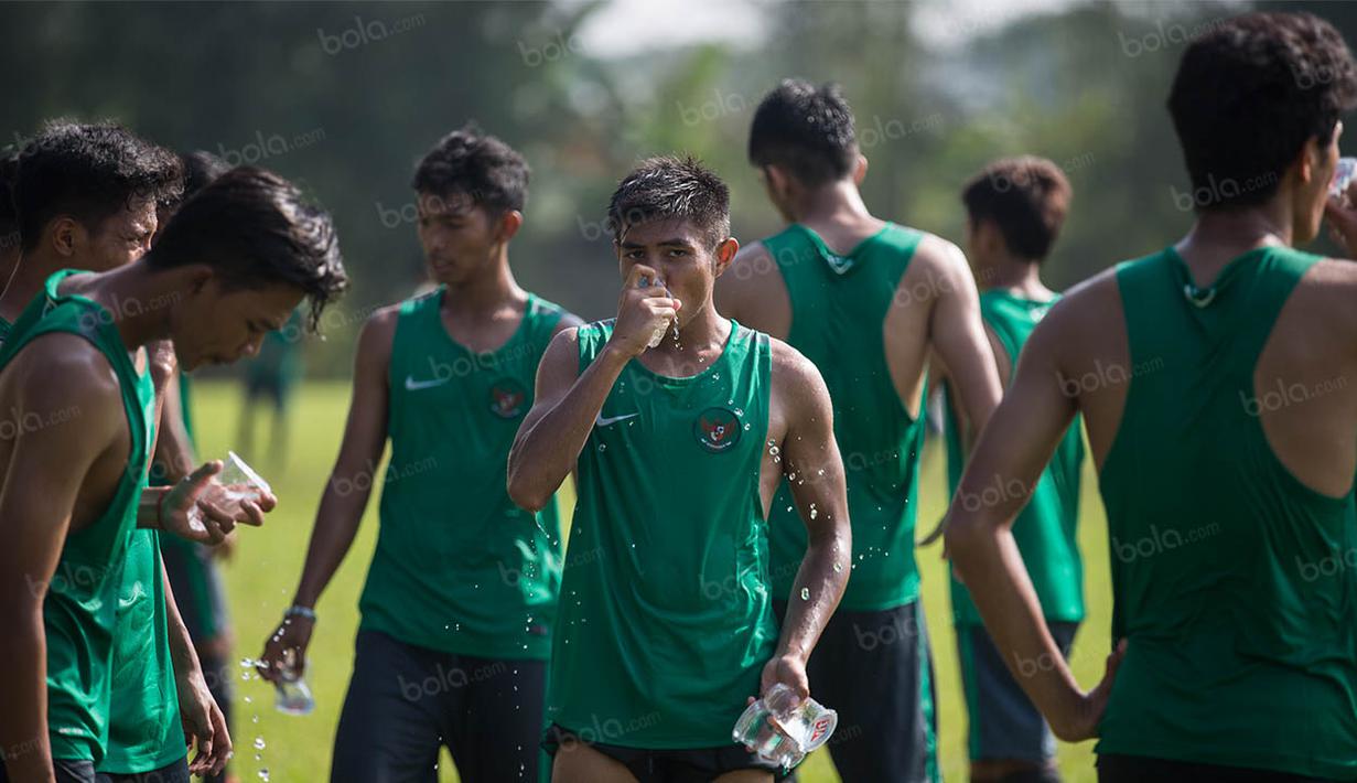 Seleksi Timnas Indonesia U-19 diikuti oleh 40 pemain yang nantinya akan disaring menjadi 25 pesepak bola. (Bola.com/Vitalis Yogi Trisna)
