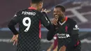 Gelandang Liverpool, Georginio Wijnaldum (kanan) berselebrasi setelah mencetak gol ke gawang West Ham United pada lanjutan pekan ke-21 Liga Inggris 2020/2021 di London Stadium, Minggu (31/1/2021) malam WIB. West Ham dipaksa bertekuk lutut oleh Liverpool dengan skor 1-3. (Clive Rose/Pool via AP)