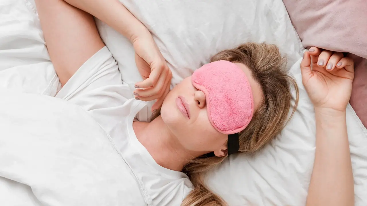 Ilustrasi wanita tidur, bermimpi