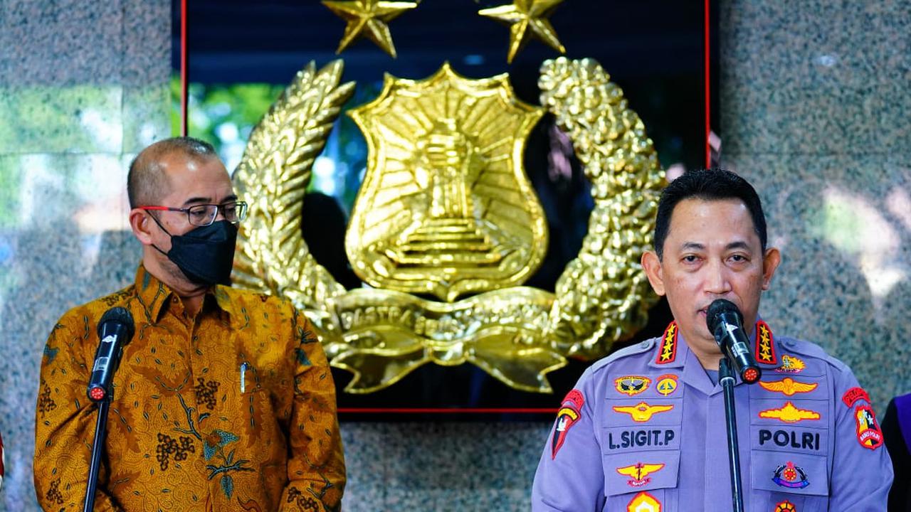 Kapolri Jendral Listyo Sigit Prabowo menerima audiensi Komisioner Komisi Pemilihan Umum Republik Indonesia di Gedung Mabes Polri, Jakarta Selatan, Senin (23/5/2022). (Liputan6/Adu Anugrahadi)