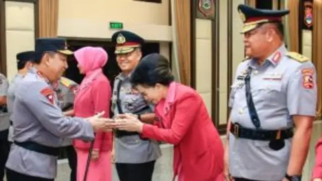 Dewi Tjandraningsih dan Aan Suhanan