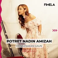 Cantik dan anggun layaknya seorang putri, Nadin Amizah selalu membuat terpesona dengan gaunnya yang indah. Yuk kita intip potret Nadin Amizah yang tampak seperti puteri dengan gaunnya dalam video berikut ini!