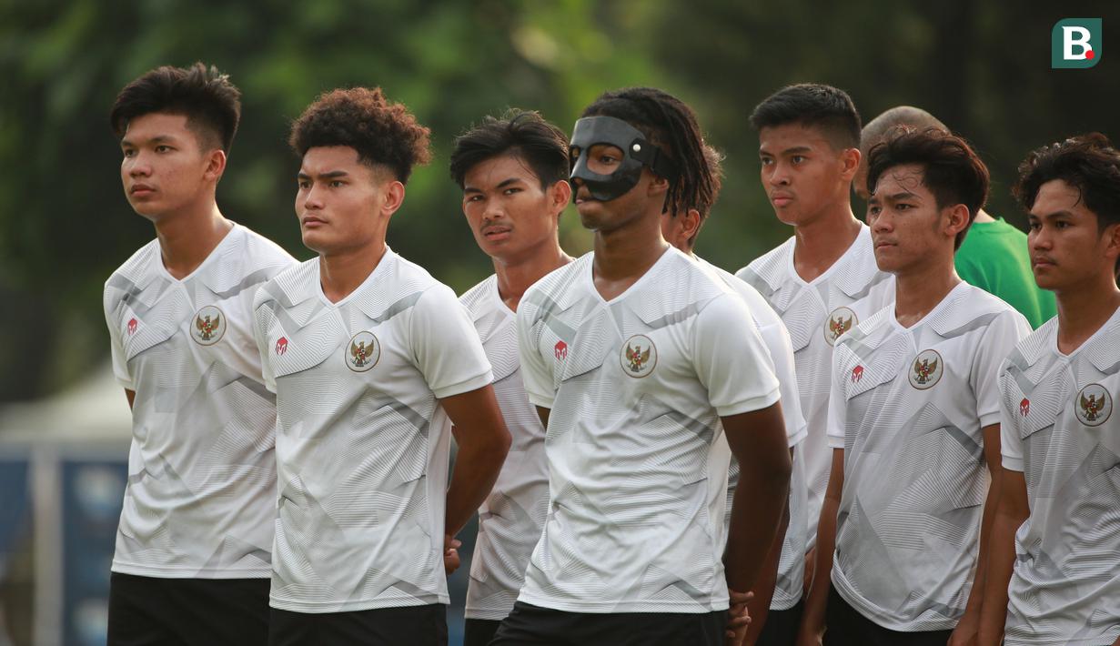 <p>Pemain Timnas Indonesia U-20 saat latihan persiapan Kualifikasi Piala Asia U-20 2023 yang berlangsung di Lapangan A Gelora Bung Karno, Jakarta, Selasa (30/08/2022). (Bola.com/Bagaskara Lazuardi)</p>