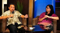 Ketua Bidang Pertanian DPP HIPPI, Emil Arifin (kiri) memberikan keterangan terkait maraknya kasus beredarnya beras plastik, Jakarta, Jumat (21/5/2015). HIPPI mendesak pemerintah segera menuntaskan kasus beras sintetis tersebut. (Liputan6.com/Yoppy Renato)