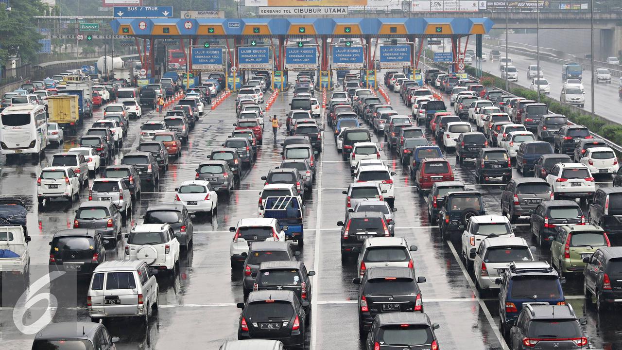 20160505- Kemacetan Mengular di Tol Cibubur-Jakarta- Immanuel Antonius
