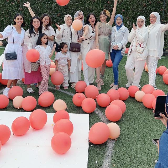 Potret 6 Artis di Acara Gender Reveal Mikaila Patritz, Jadi Momen Kumpul