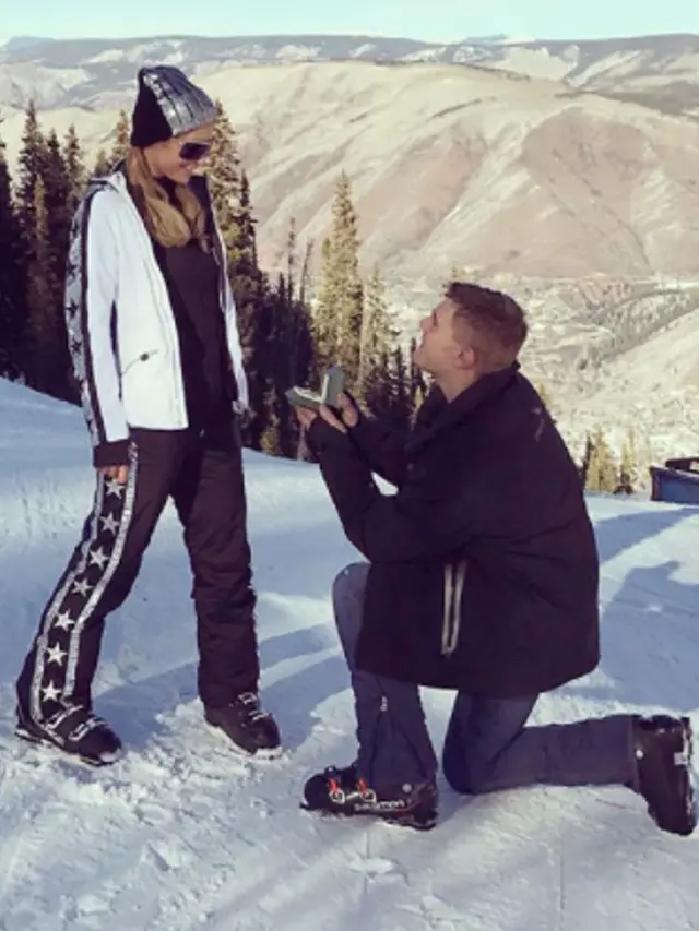 [Bintang] Paris Hilton dan Chris Zylka