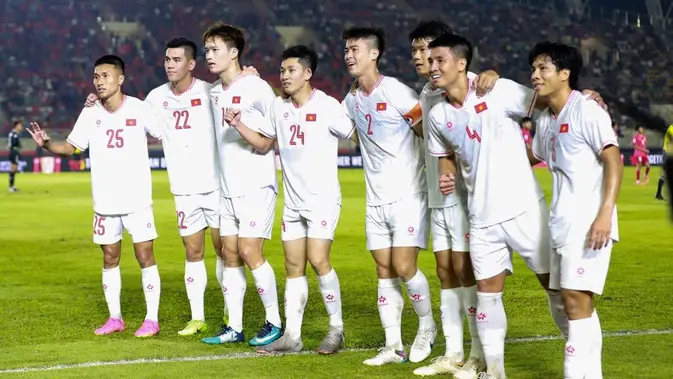 Sihir Kim Sang-sik: Vietnam Hancurkan Laos 4-1 di Lapangan Berlumpur
