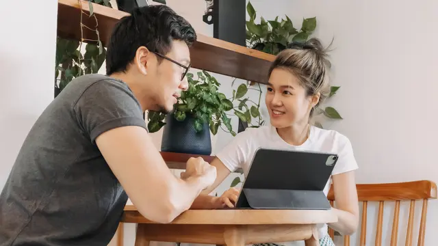 perempuan dan pasangan 2 september tanda cinta