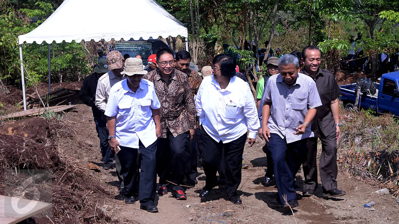 20151125-Menteri Siti Tinjau Lokasi HMPI di Kalimantan