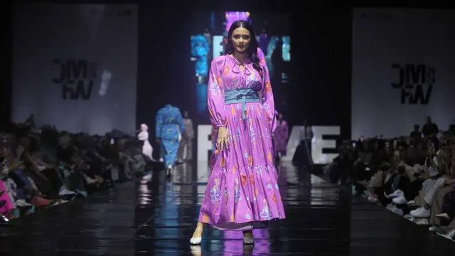 4 Inspirasi Makeup Look yang Bisa Ditiru untuk Tampil Elegan dan Timeless dari Dhini Aminarti hingga Amanda Rawless