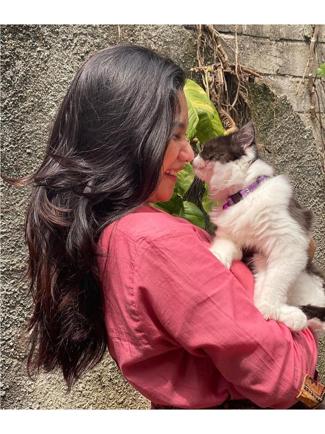 Sering Dikira Kembar, Ini 6 Potret Sinta Mutiara Adik Indah Permatasari