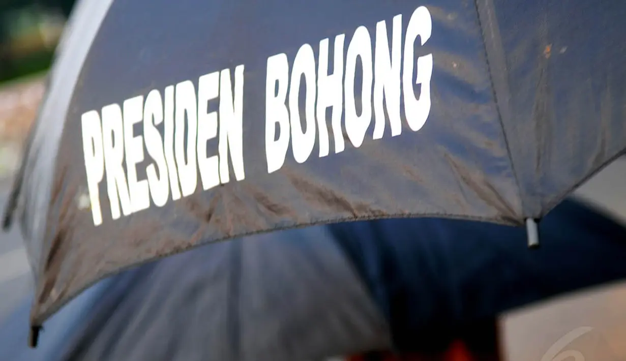 Para keluarga korban dan aktivis menuntut tutup buku hitam SBY di saat pelepasan menyambut presiden baru, Jakarta, (16/10/14). (Liputan6.com/Johan Tallo)