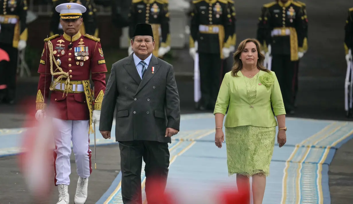 Usai menandatangani buku tamu dan berfoto bersama. Kedua pemimpin negara tersebut langsung melakukan pertemuan empat mata yang digelar tertutup di ruang kerja presiden. (Bay ISMOYO/AFP)
