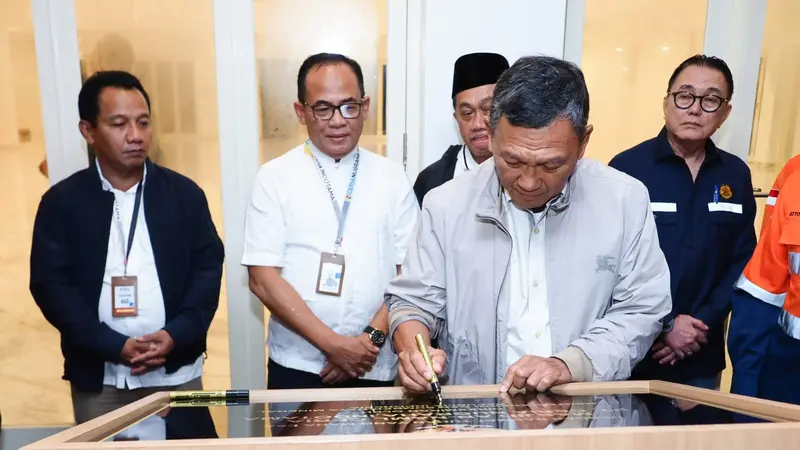 Menteri Energi dan Sumber Daya Mineral (ESDM) Arifin Tasrif meresmikan dua pusat peribadatan di PSN Smelter Merah Putih Kolaka, Sulawesi Tenggara pada Senin (1/7/2024) dan Selasa (2/7/2024).(Dok Kementerian ESDM)