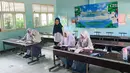 Dalam kebijakan tersebut, para siswa ditempatkan pada satuan pendidikan sekolah negeri sebanyak- banyaknya atau 50 peserta didik dalam satu kelas yang disesuaikan dengan hasil analisis data luas ruang. (merdeka.com/Arie Basuki)