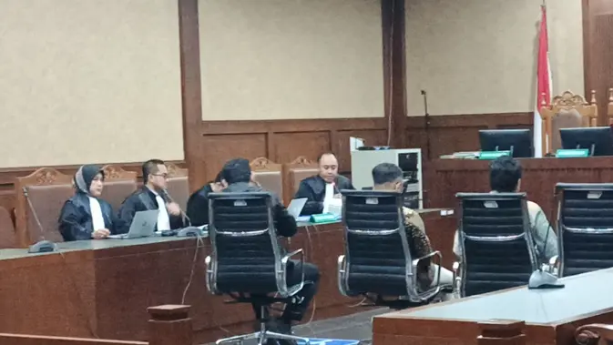 Eks Pejabat Bea Cukai Menangis Ungkap Korban Demi Atasan