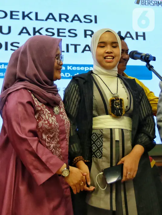 Pelaksana Harian (Plh) Ketua Bawaslu RI, Lolly Suhenty menjelaskan, konsep gerakan "Pemilu Ramah Akses Disabilitas" menekankan pentingnya ketersediaan aksesibilitas memadai bagi individu penyandang disabilitas dalam Pemilu 2024.  (Liputan6.com/Angga Yuniar)