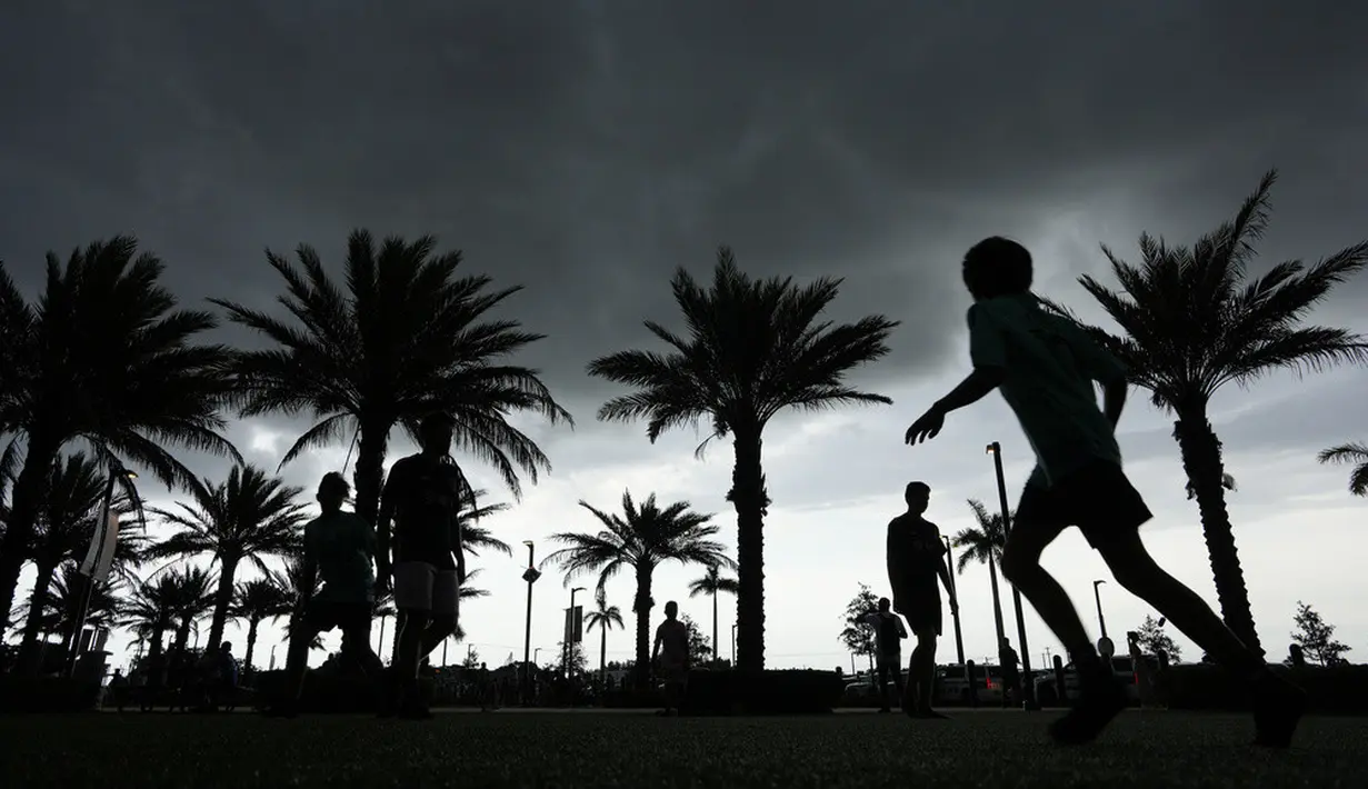 <p>Sesi latihan resmi pertama Lionel Messi bersama Inter Miami adalah hari Selasa, dan dia diperkirakan akan bermain pada hari Jumat dalam pertandingan Piala Liga melawan Cruz Azul. (AP Photo/Rebecca Blackwell)</p>