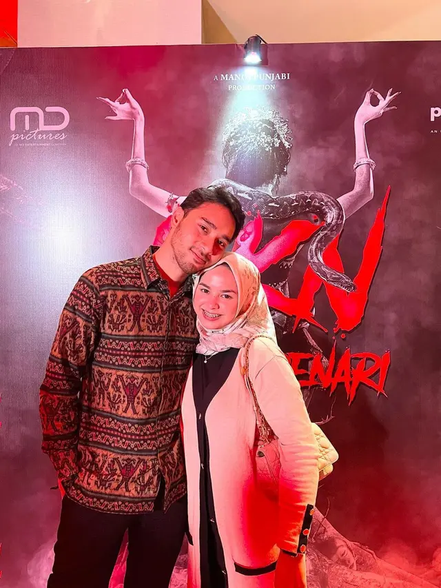 Potret mesra Achmad Megantara dan istri