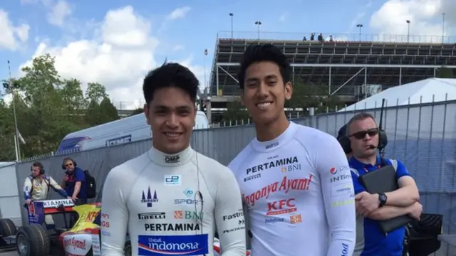 Philo Paz Armand dan Sean Gelael (kanan).