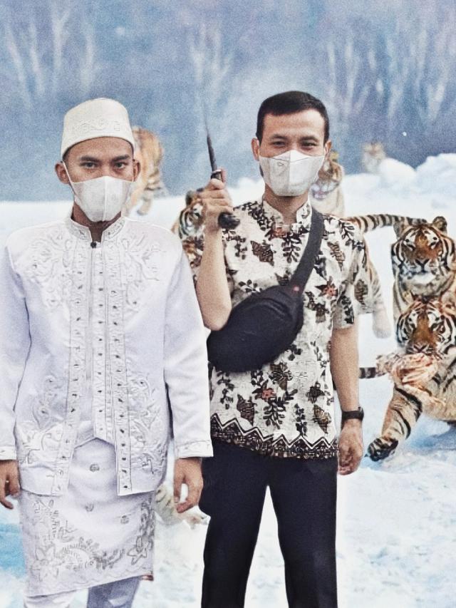 Pria Ini Minta Foto Detik-detik Pernikahannya Diedit, 6 Hasilnya Kocak Banget