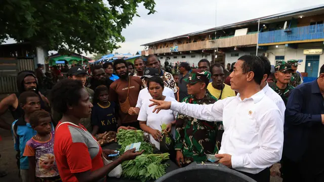 Mentan Amran Komitmen Kawal Tanaman Pangan Warga di Kampung Wanam Merauke