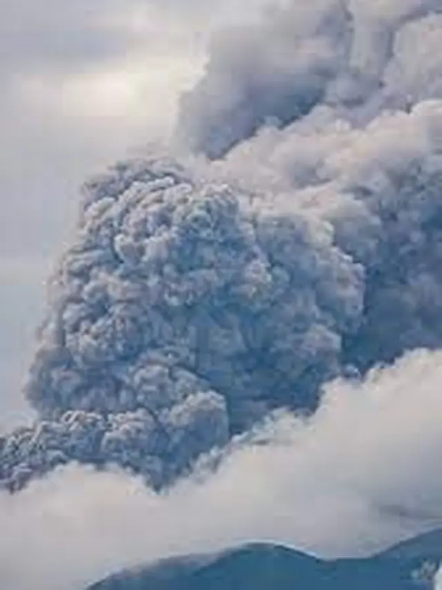 Potret erupsi Gunung Marapi (Sumber: Merdeka.com)