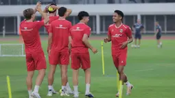 Pesepakbola yang tergabung Timnas Indonesia menjalani pemusatan latihan (Training Camp) di Stadion Madya, Kompleks Gelora Bung Karno, Senayan, Jakarta, Senin (1/6/2026). (Bola.com/M Iqbal Ichsan)