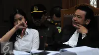 Jessica Kumala Wongso bersama kuasa hukumnya saat menjalani sidang lanjutan di PN Jakarta Pusat, Senin (15/8). Sidang tersebut dengan agenda pendengaran Saksi ahli psikologi klinis Antonia Ratih Handayani. (Liputan6.com/Johan Tallo)