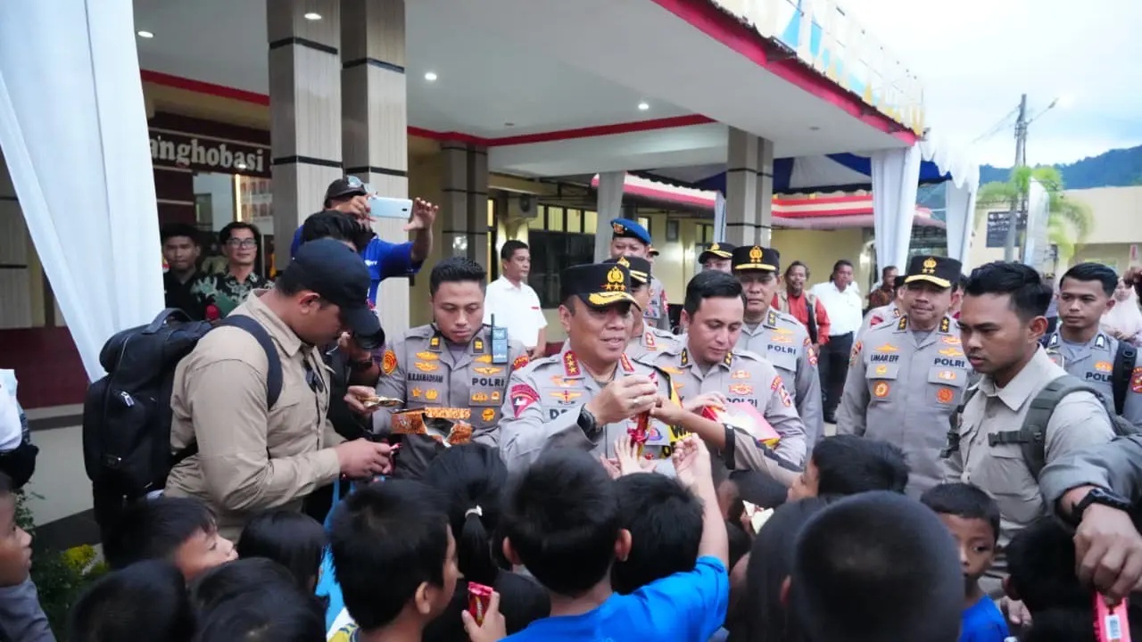 Wakapolri Tinjau Penanganan Pascabencana di Tapanuli Tengah