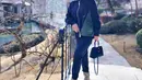 Perempuan kelahiran 1 Agustus 1980 memang menyukai traveling di berbagai negara. Salah satu negara yang pernah dikunjunginya yakni Jepang. Kota Hakone dikunjungi Syahrini dengan tentunya bergaya elegan pakai kacamata dan topi koboi. (Liputan6.com/IG/princessyahrini)