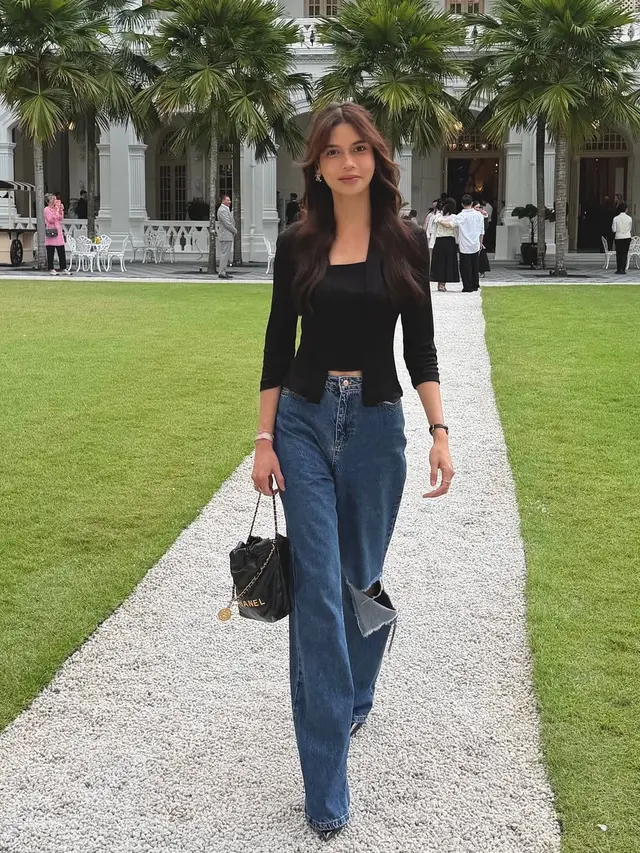 Sabrina Chairunnisa artis Indonesia yang hadir di acara Chanel Singapore. [@sabrinachairunnisa_]