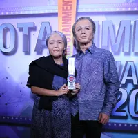 "Buat SCTV makasih, buat yang udah voting makasih udah mau percaya kami ada di panggung ini. Makasih fans, makasih istriku. Terima kasih untuk semuanya," pungkas Kirun. (Adrian Putra/Bintang.com)