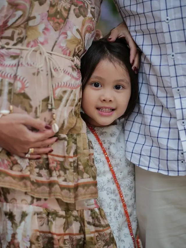 Hamil Anak Kedua, Ini 6 Potret Maternity Shoot Acha Septriasa di Australia