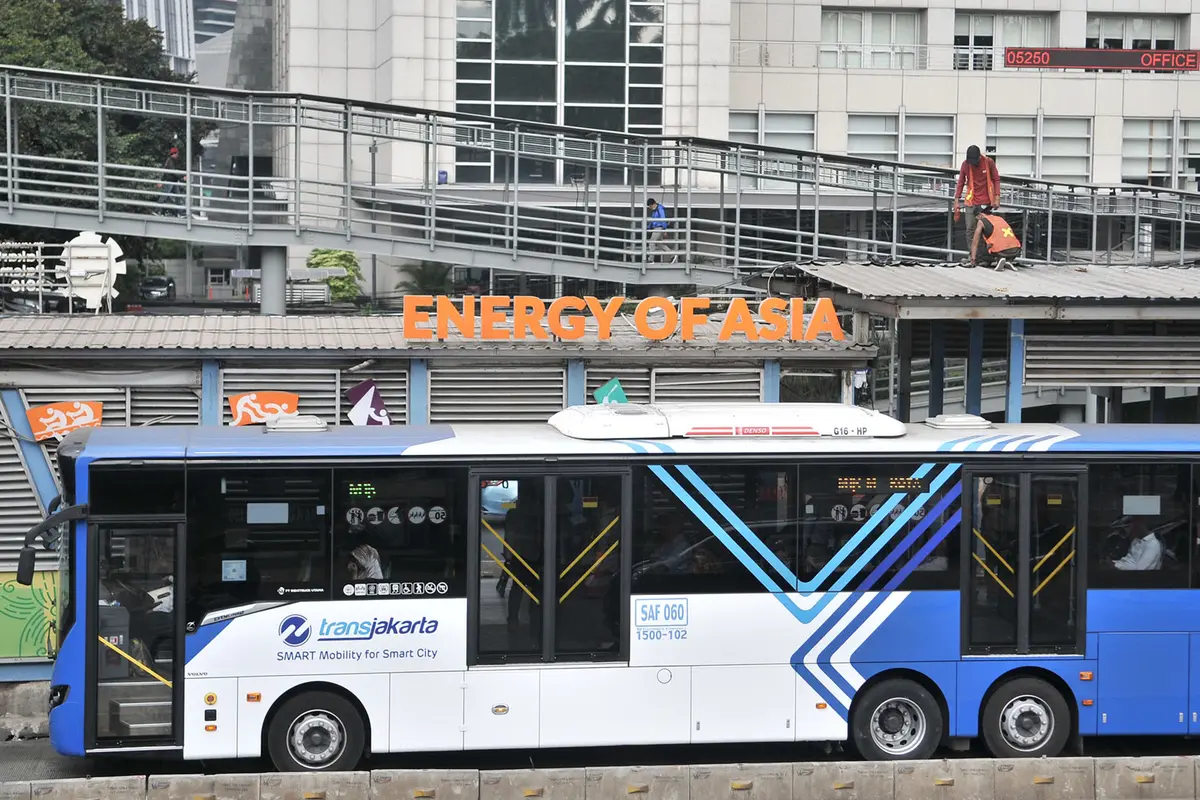 Memantau Proyek Perluasan Halte Bus Transjakarta GBK