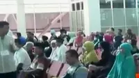 Jemaah haji Indonesia berpaspor Filipina dipulangkan ke Indonesia. 