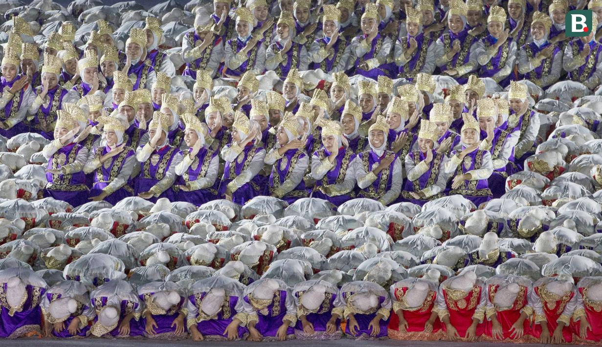 Tarian Saman saat pembukaan Asian Games di SUGBK, Jakarta, Sabtu, (18/8/2018). (Bola.com/Vitalis Yogi Trisna)
