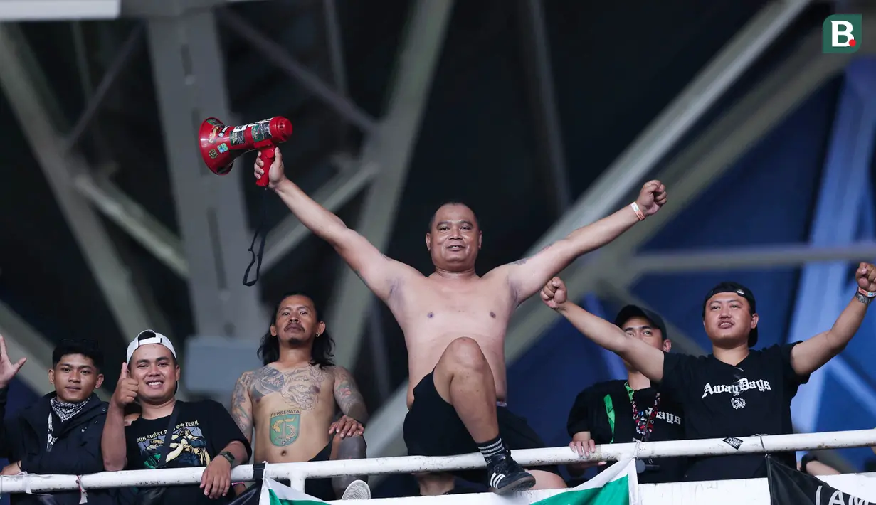 Momen ini menjadi harapan dan contoh bagi para suporter di Indonesia agar menciptakan suasana damai di sepak bola Indonesia. (Bola.com/M Iqbal Ichsan)