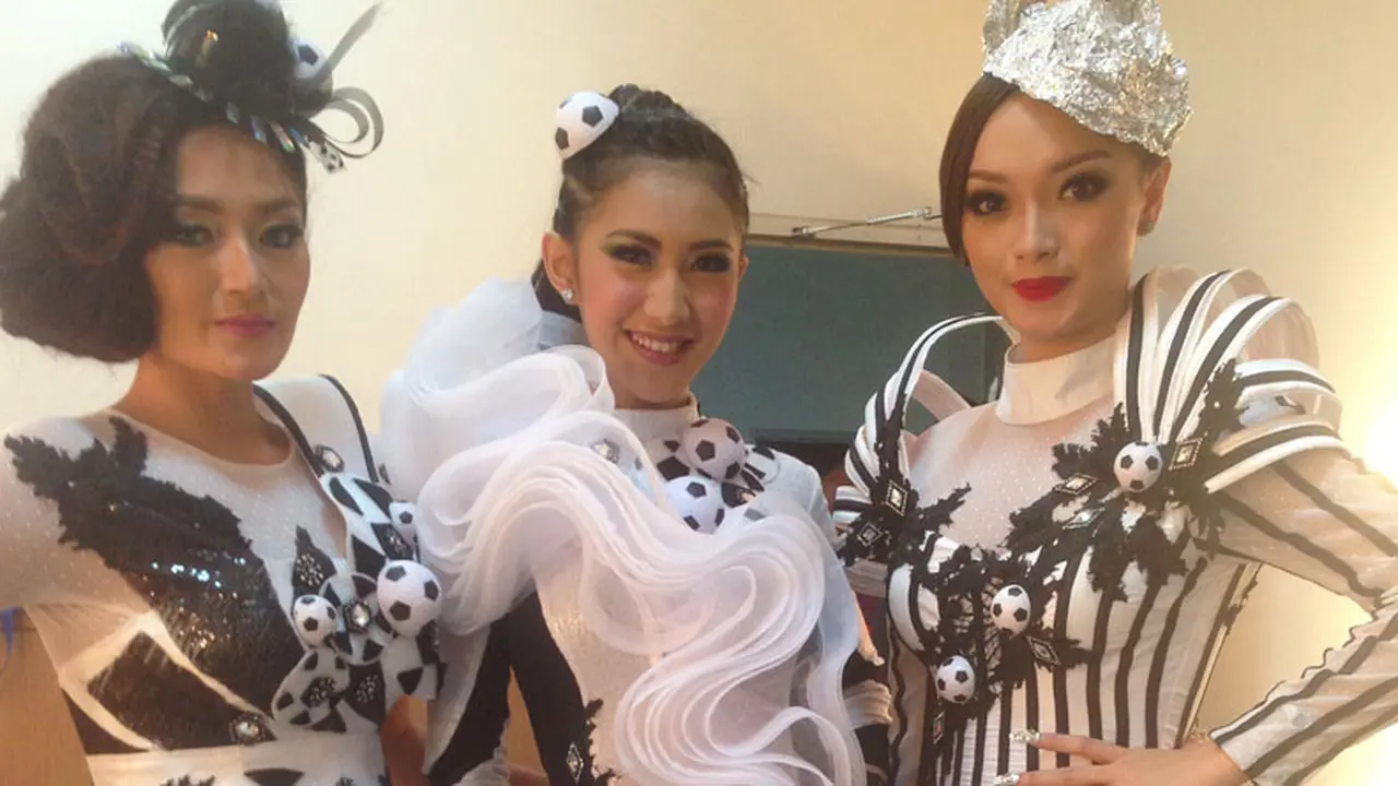 Zaskia Gotik, Siti Badriah & iMeyMey di Pembukaan Piala Dunia