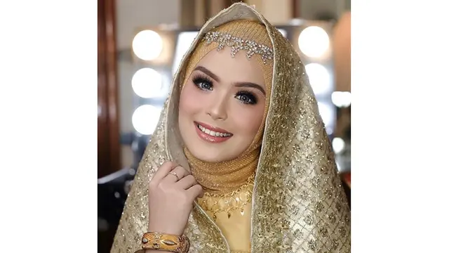 7 Pesona Vebby Palwinta dalam Balutan Busana Pengantin, Diduga Lamaran